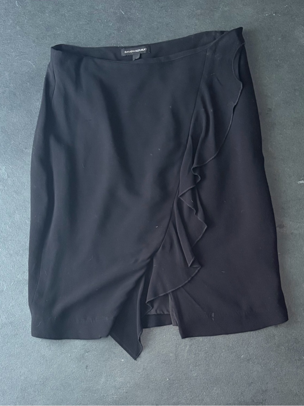 Banana Republic black ruffle front pencil skirt
